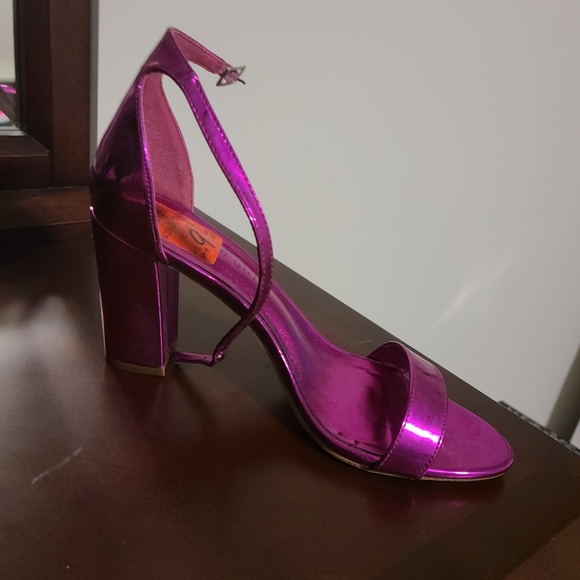 Metallic Madden Sandals - Picture 2 of 2